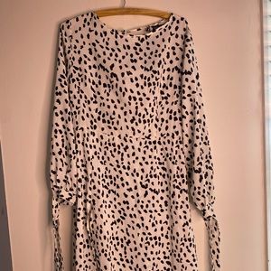 Black and white Boohoo dress